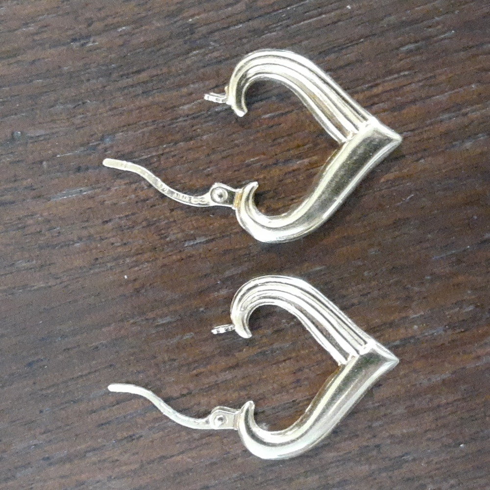 14kt Heart Shape Valentines Gold Pierced Earrings - Picture 2 of 6